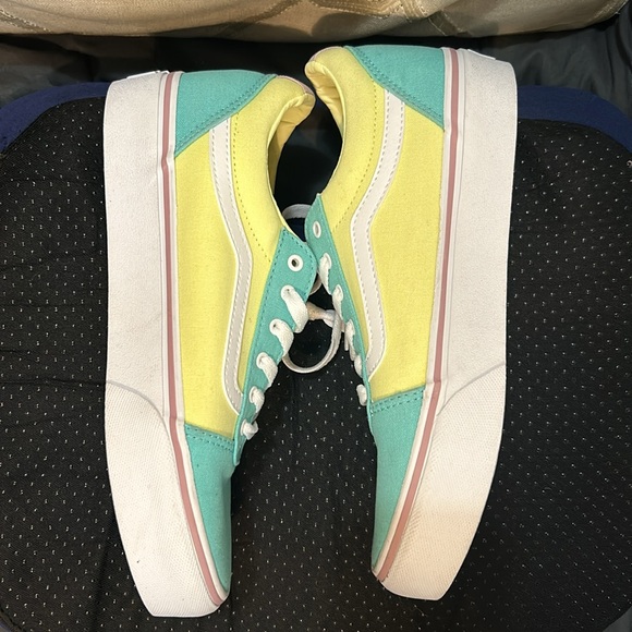 Vans - Picture 7 of 10